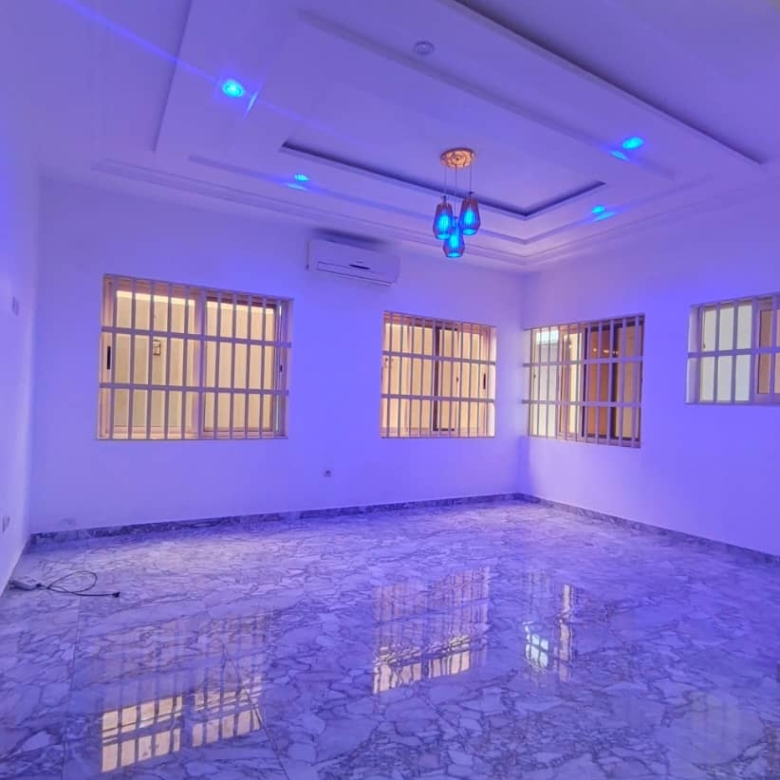 Entrée personnelle à louer à Cotonou Fidrossè Plage