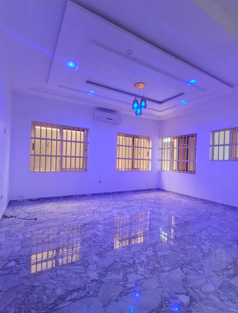 Entrée personnelle à louer à Cotonou Fidrossè Plage