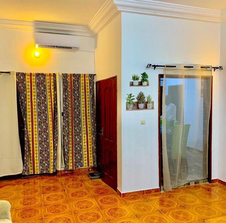 Entrée personnelle meublée à louer à cotonou Fidjrossè (17)