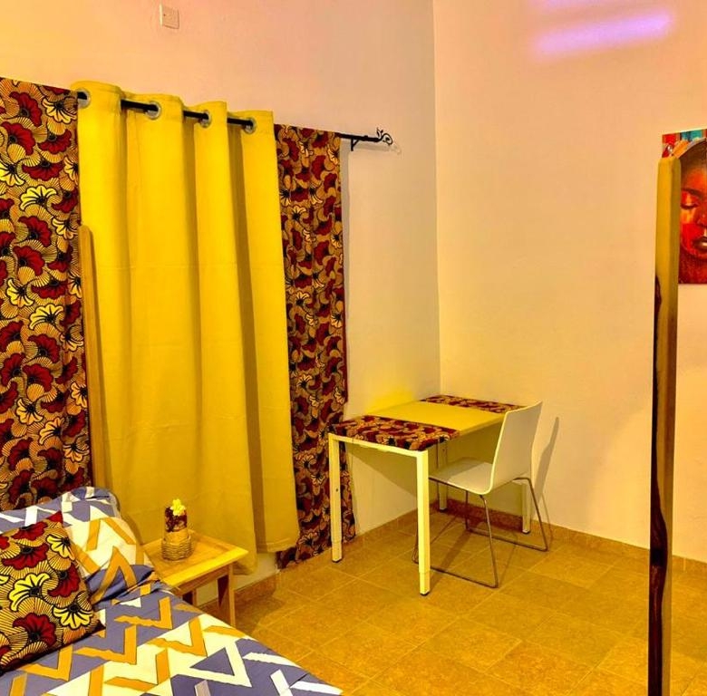 Entrée personnelle meublée à louer à cotonou Fidjrossè (17)