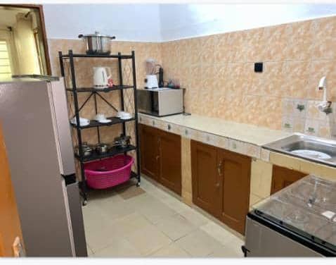 Entrée personnelle meublée à louer à cotonou Fidjrossè (17)