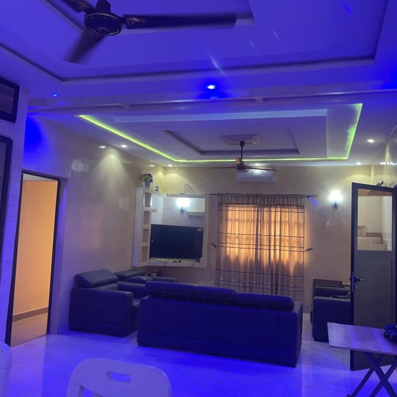 Entrée personnelle meubléee à louer à Cotonou Quartier Jack