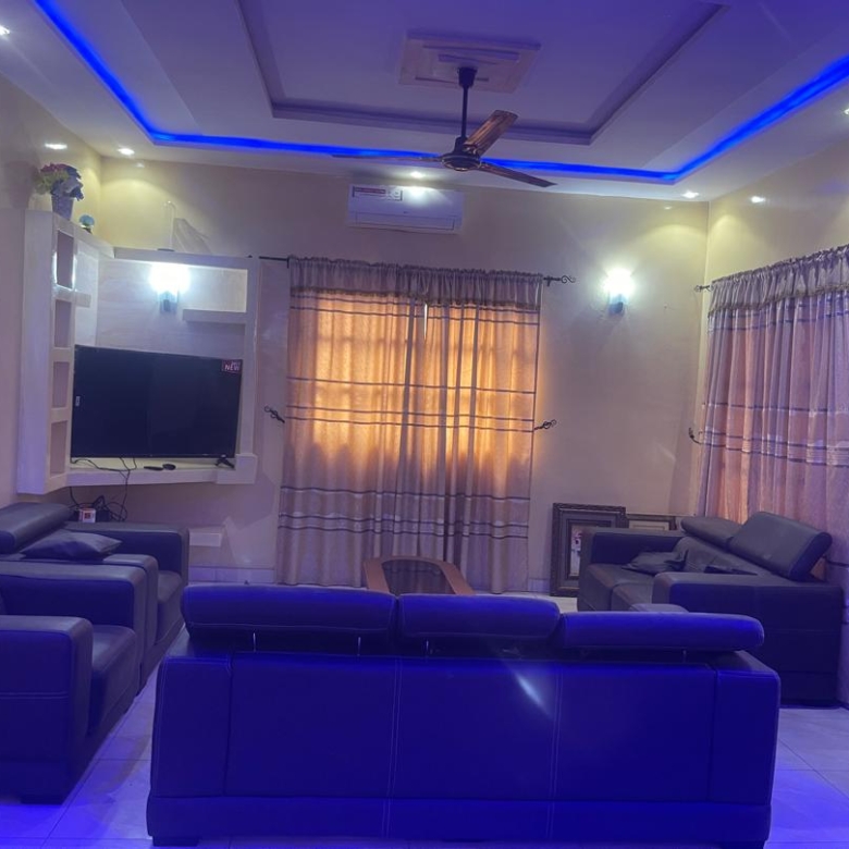 Entrée personnelle meubléee à louer à Cotonou Quartier Jack