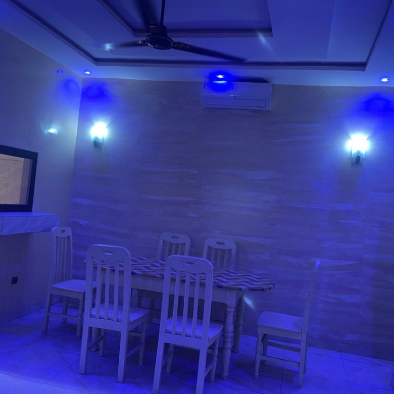 Entrée personnelle meubléee à louer à Cotonou Quartier Jack