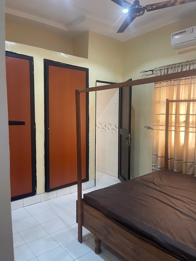 Entrée personnelle meubléee à louer à Cotonou Quartier Jack