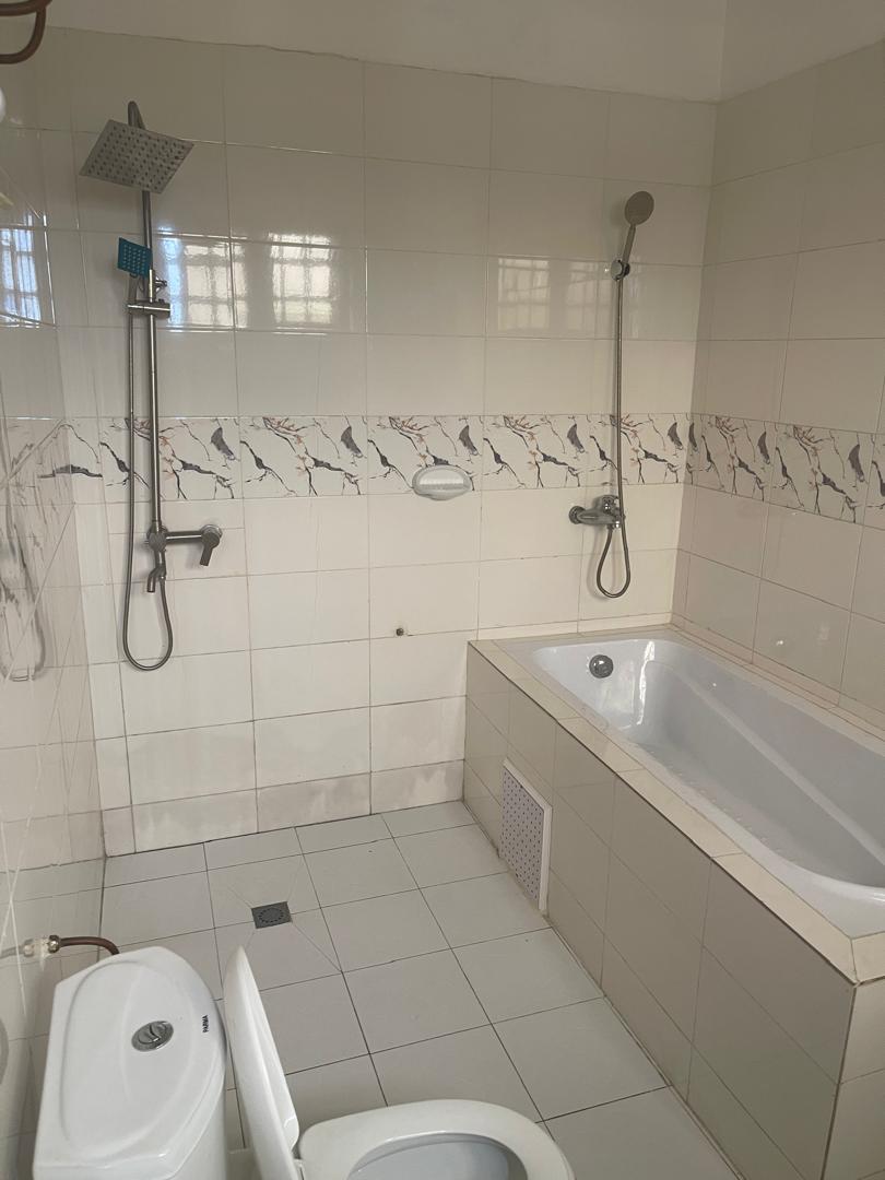 Entrée personnelle meubléee à louer à Cotonou Quartier Jack