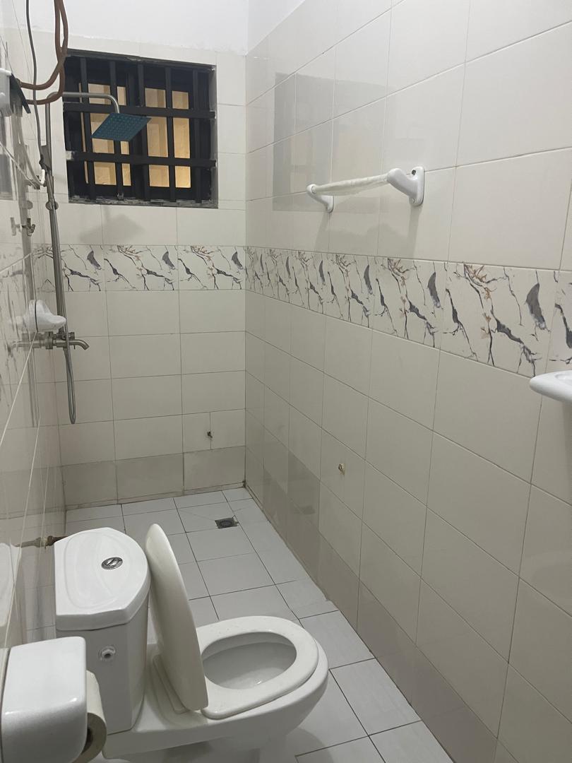 Entrée personnelle meubléee à louer à Cotonou Quartier Jack