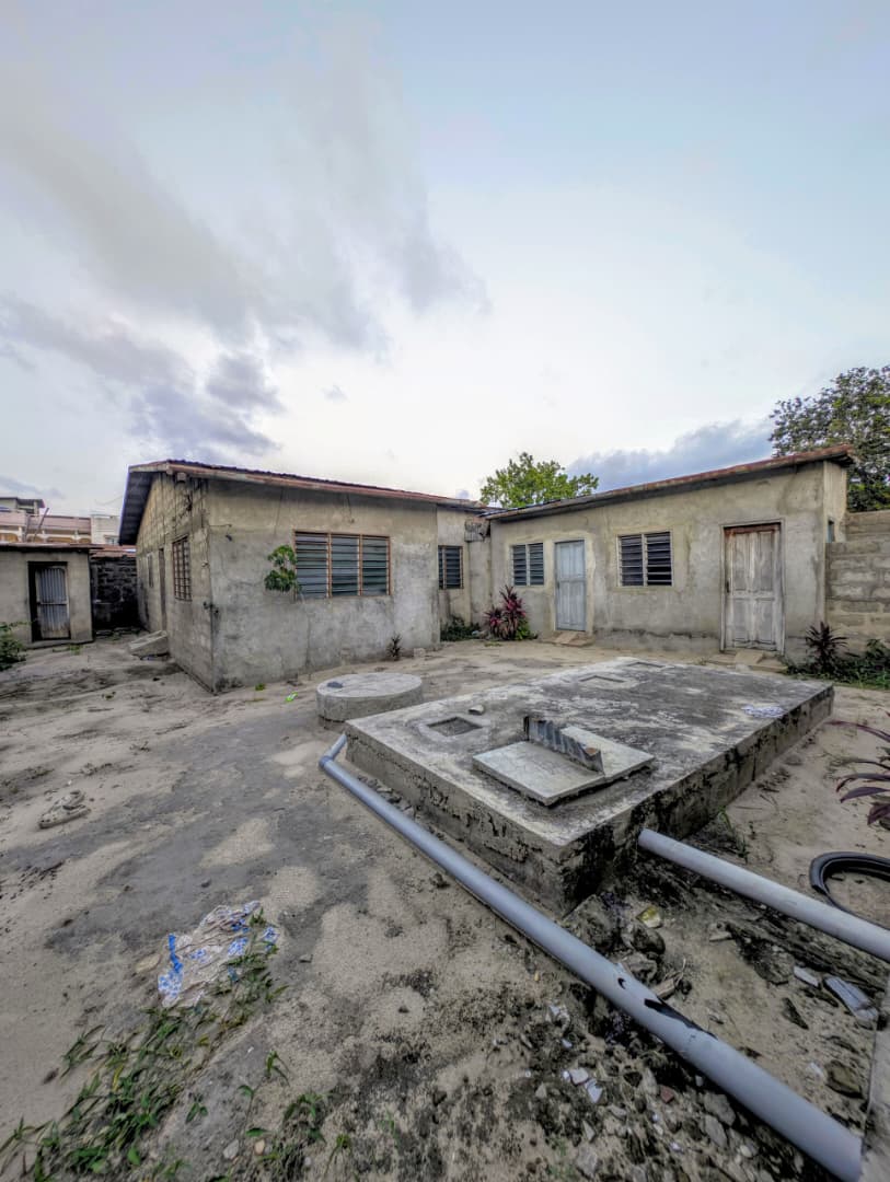 Maison à réhabiliter à vendre à Cotonou Agla-Figaro
