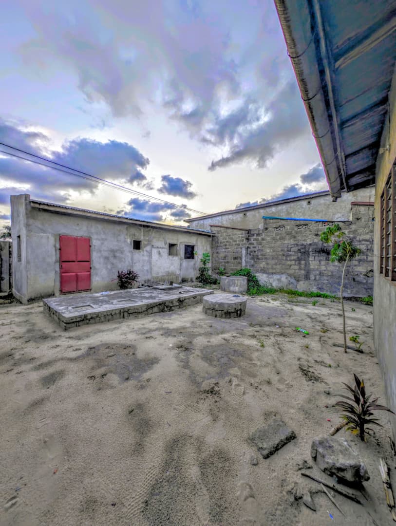 Maison à réhabiliter à vendre à Cotonou Agla-Figaro