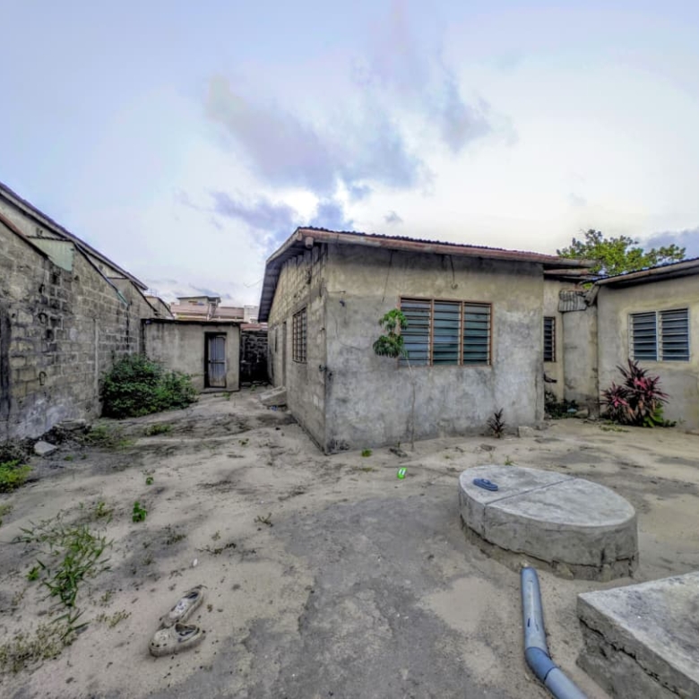 Maison à réhabiliter à vendre à Cotonou Agla-Figaro