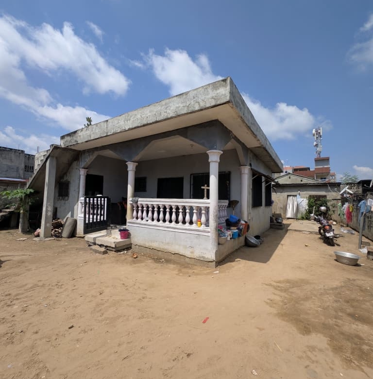 Maison à réhabiliter à vendre à Cotonou Fifadji