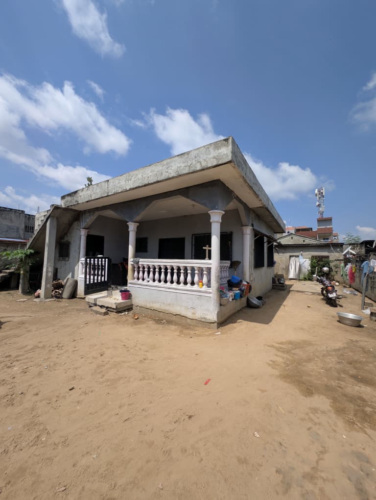 Maison à réhabiliter à vendre à Cotonou Fifadji