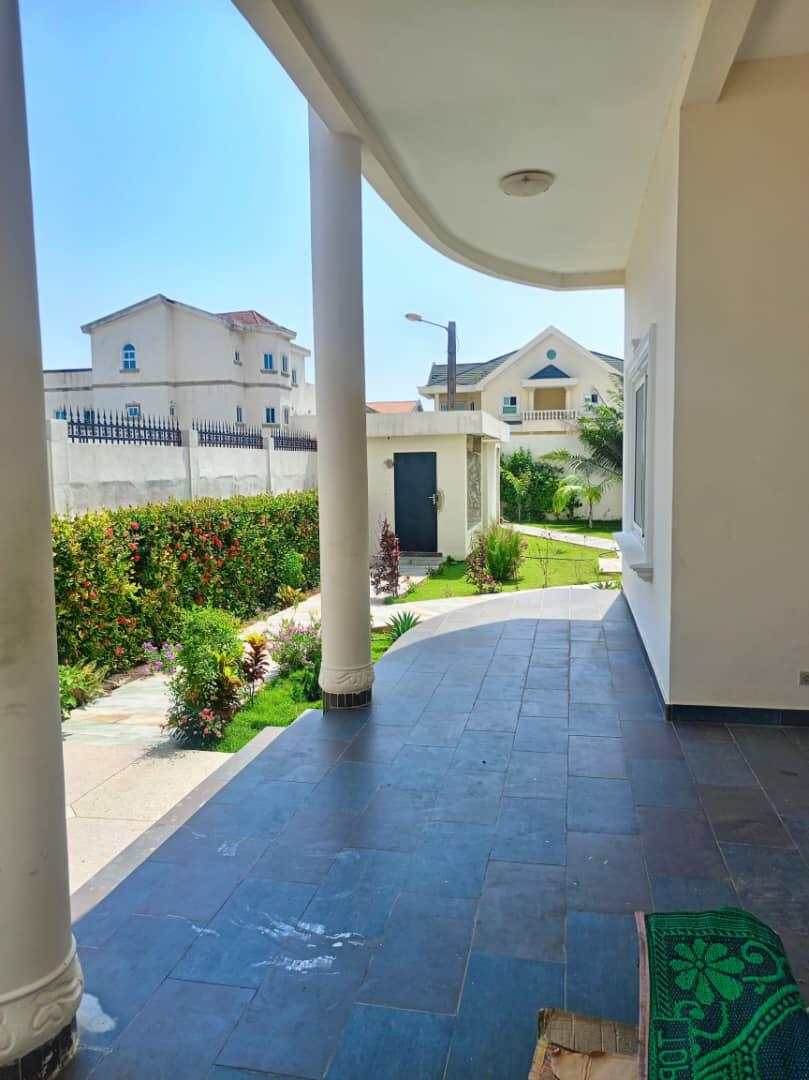 Villa à louer avec Jardin et Piscine à Cotonou Akpakpa CENSAD