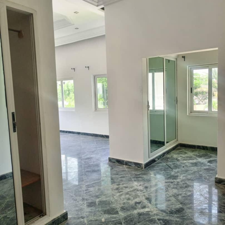 Villa à louer avec Jardin et Piscine à Cotonou Akpakpa CENSAD