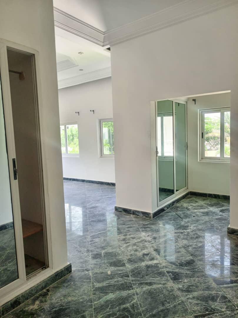 Villa à louer avec Jardin et Piscine à Cotonou Akpakpa CENSAD