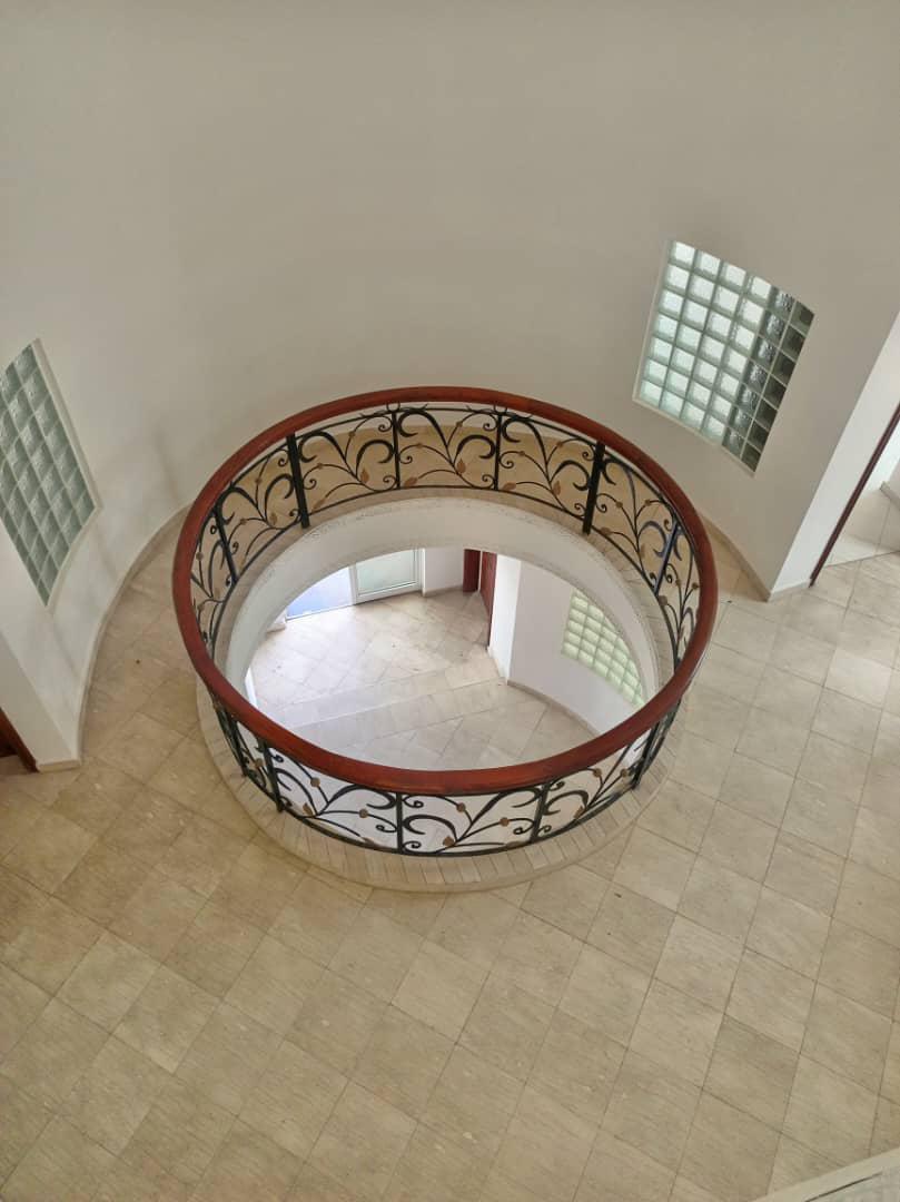 Villa à louer avec Jardin et Piscine à Cotonou Akpakpa CENSAD