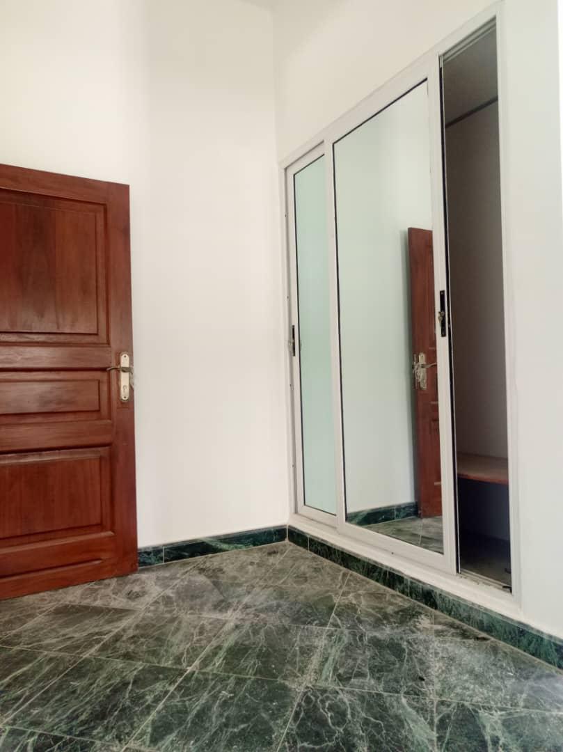 Villa à louer avec Jardin et Piscine à Cotonou Akpakpa CENSAD