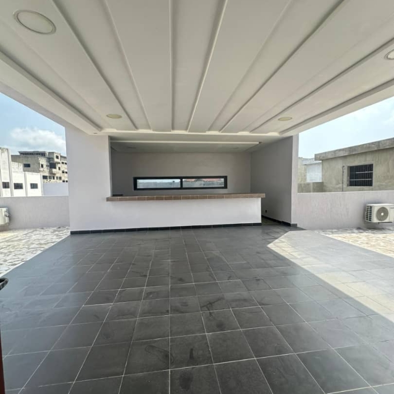 Villa luxueuse avec Jardin et Piscine à louer à Cotonou Apakpa CENSAD