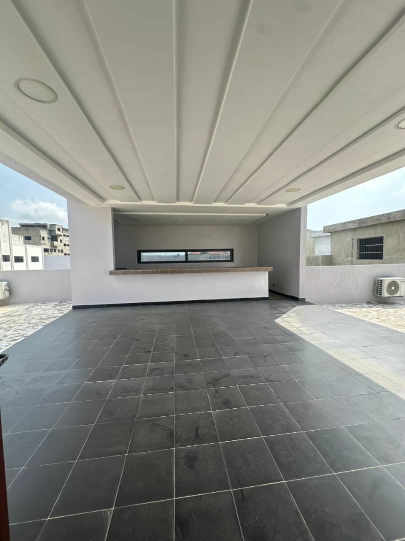 Villa luxueuse avec Jardin et Piscine à louer à Cotonou Apakpa CENSAD
