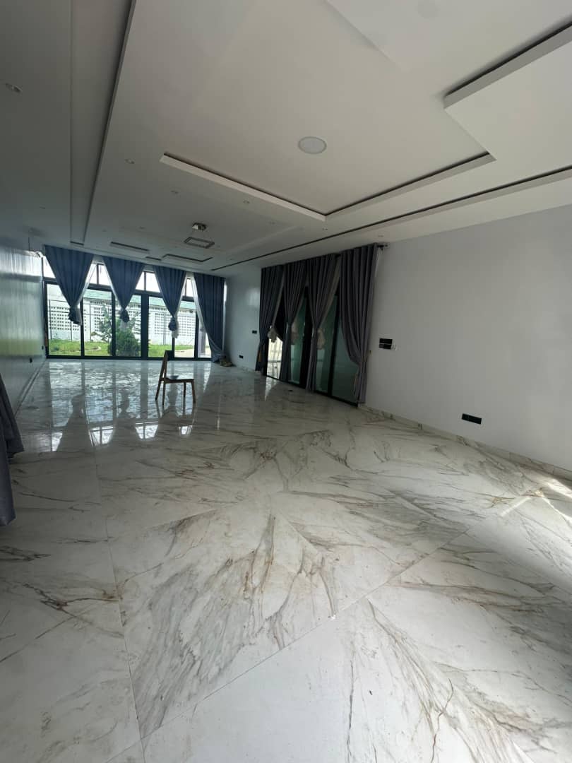 Villa luxueuse avec Jardin et Piscine à louer à Cotonou Apakpa CENSAD