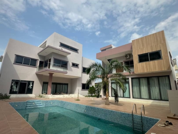 Villa luxueuse avec Jardin et Piscine à louer à Cotonou Apakpa CENSAD