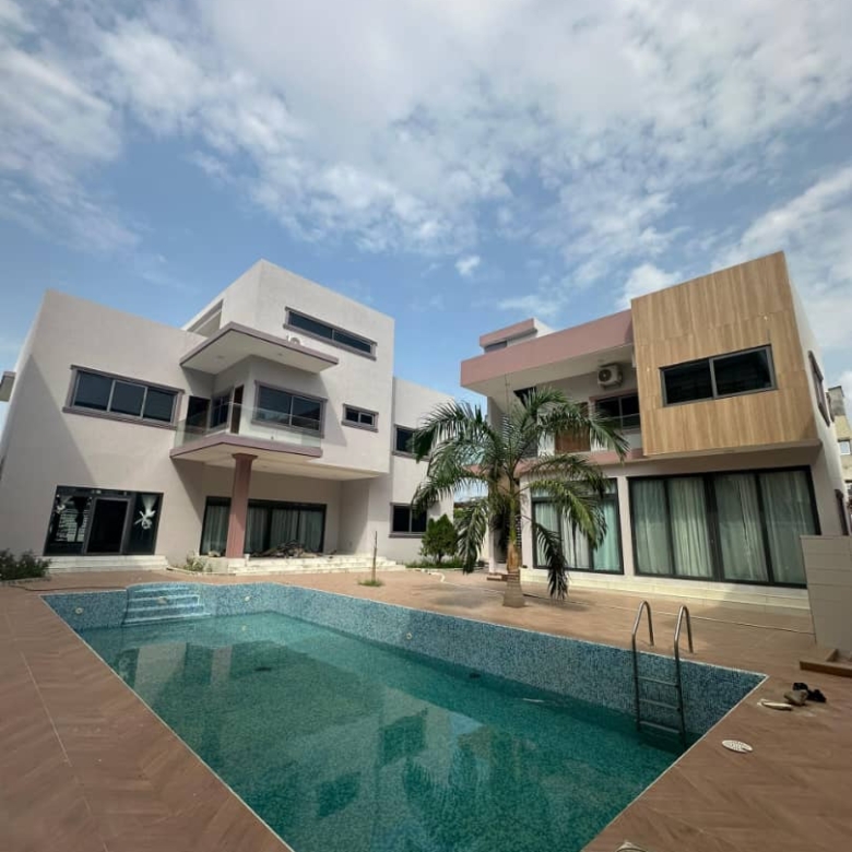 Villa luxueuse avec Jardin et Piscine à louer à Cotonou Apakpa CENSAD