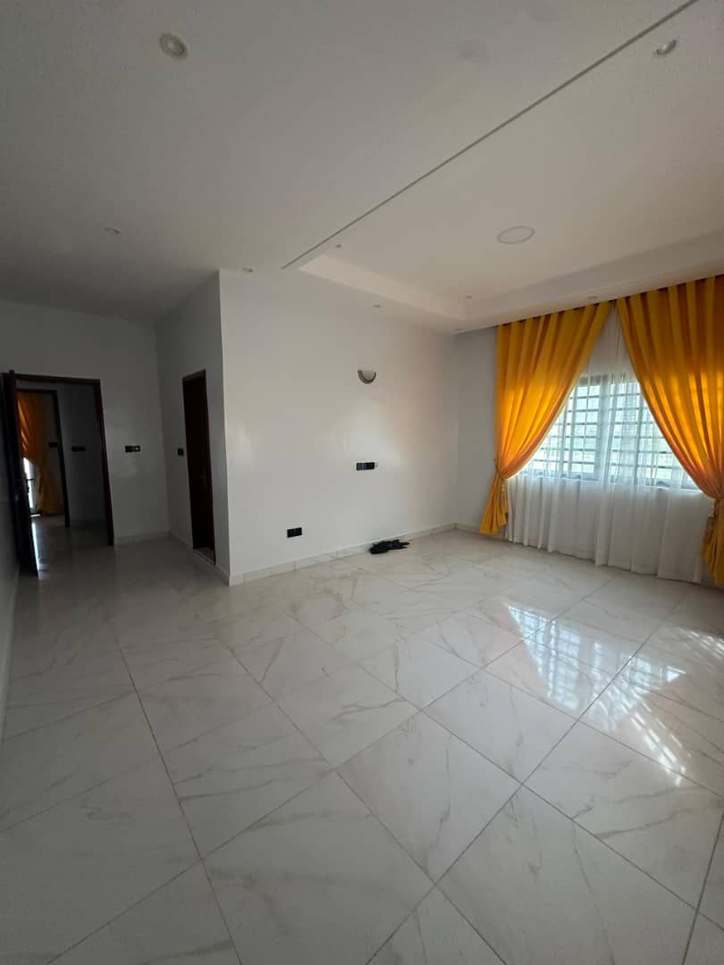 Villa luxueuse avec Jardin et Piscine à louer à Cotonou Apakpa CENSAD