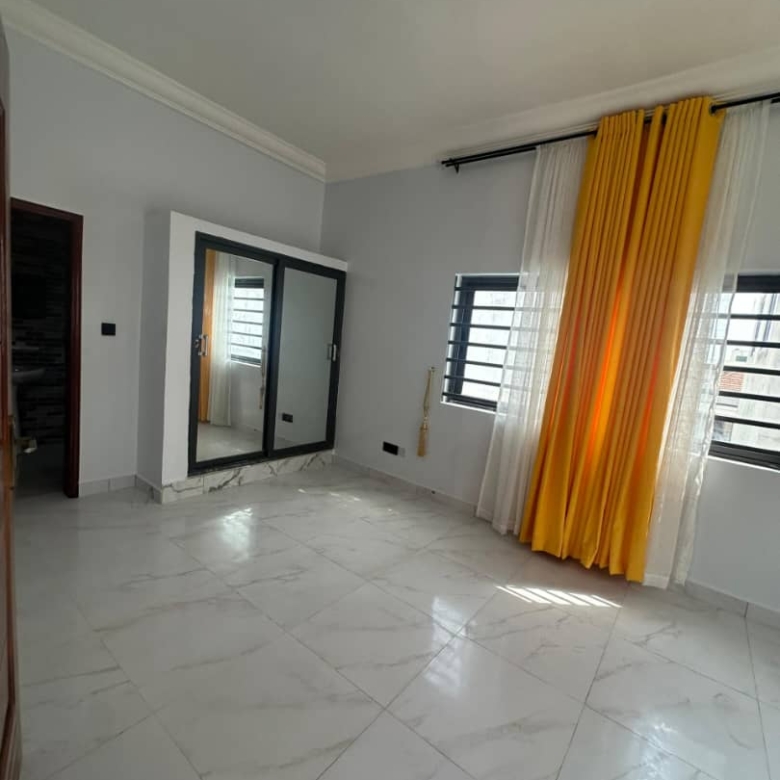 Villa luxueuse avec Jardin et Piscine à louer à Cotonou Apakpa CENSAD