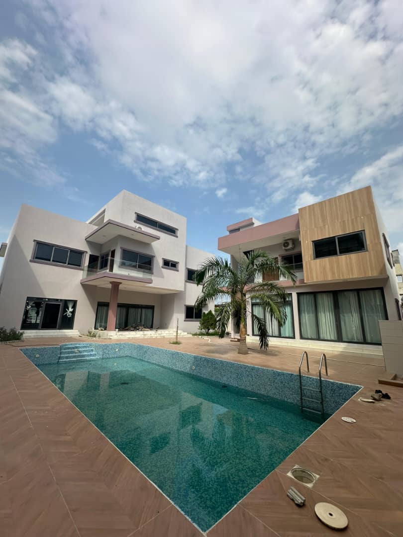 Villa luxueuse avec Jardin et Piscine à louer à Cotonou Apakpa CENSAD