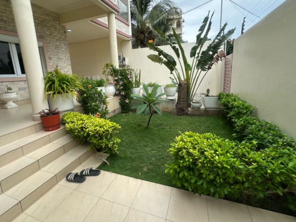 Entrée Personnelle meublée à louer à Cotonou Fidjrossè (25)