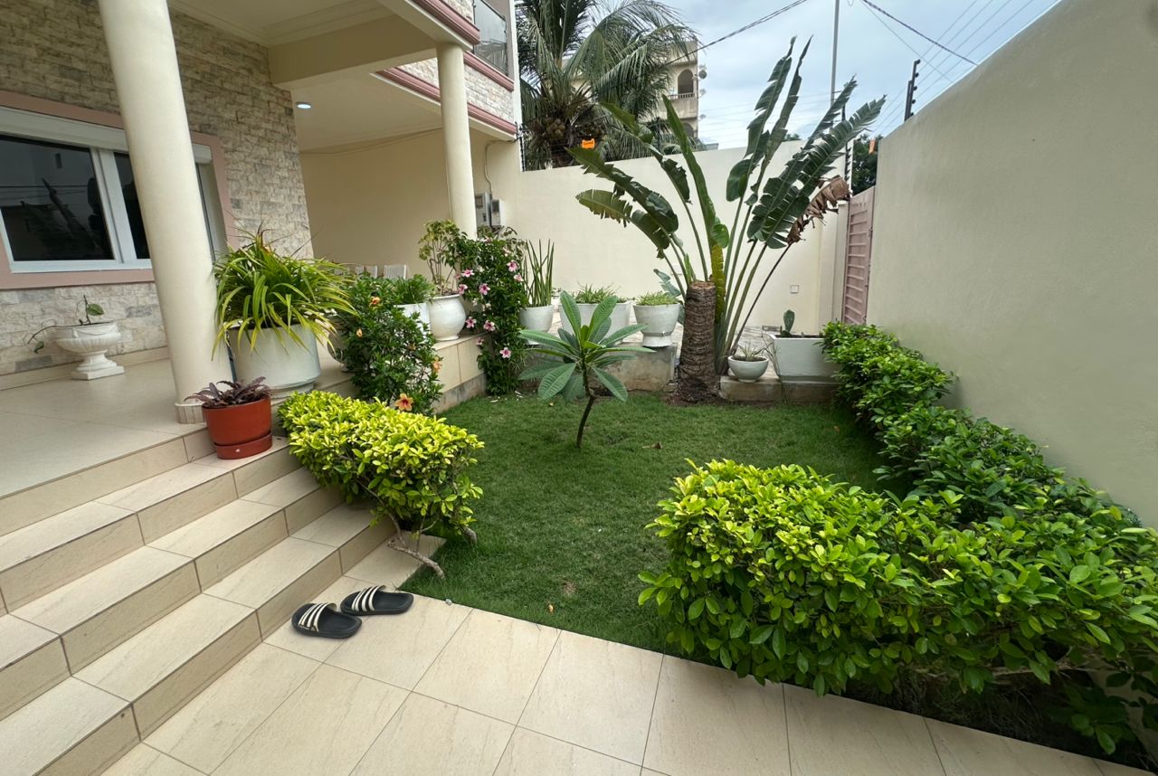 Entrée Personnelle meublée à louer à Cotonou Fidjrossè (25)