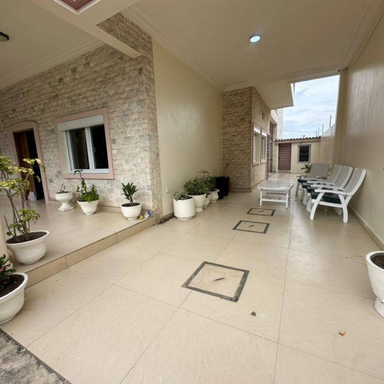 Entrée Personnelle meublée à louer à Cotonou Fidjrossè (25)