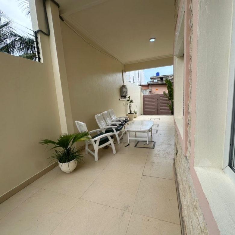 Entrée Personnelle meublée à louer à Cotonou Fidjrossè (25)