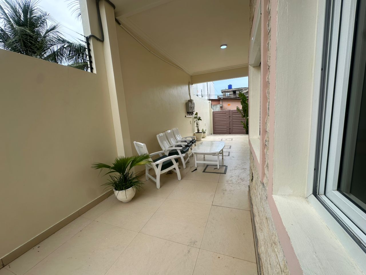 Entrée Personnelle meublée à louer à Cotonou Fidjrossè (25)