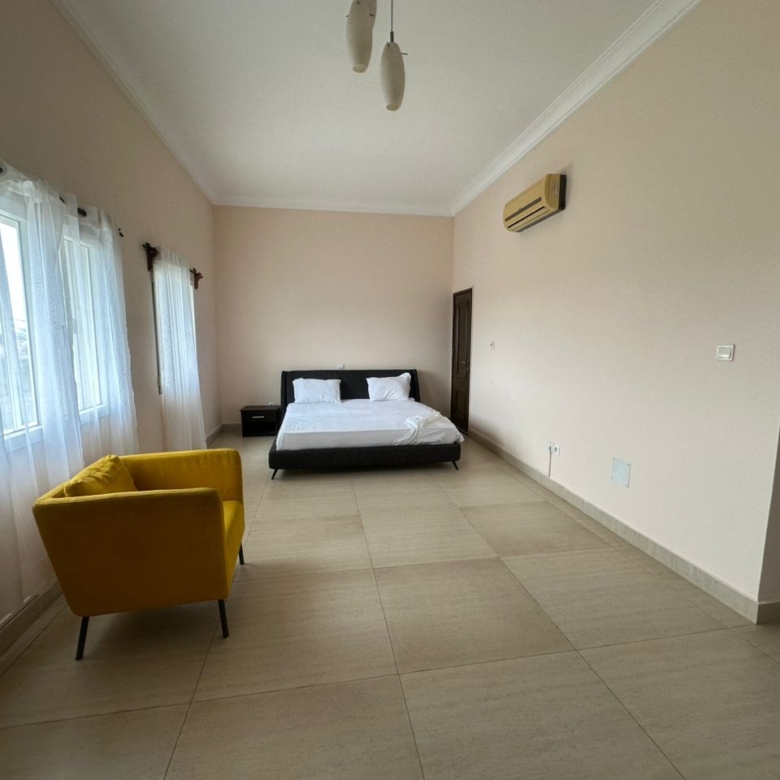 Entrée Personnelle meublée à louer à Cotonou Fidjrossè (25)