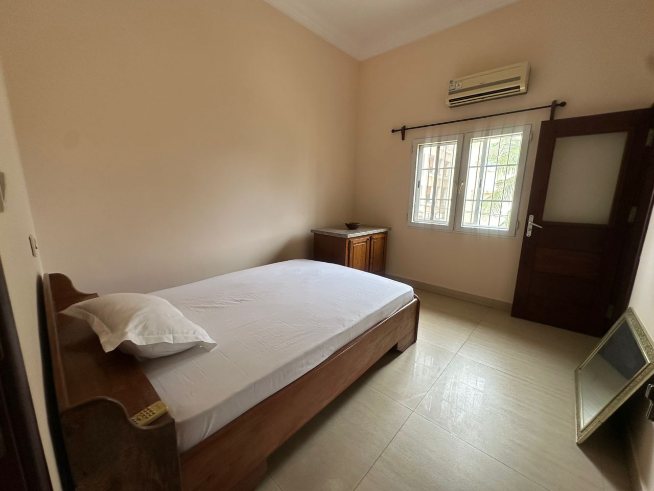 Entrée Personnelle meublée à louer à Cotonou Fidjrossè (25)