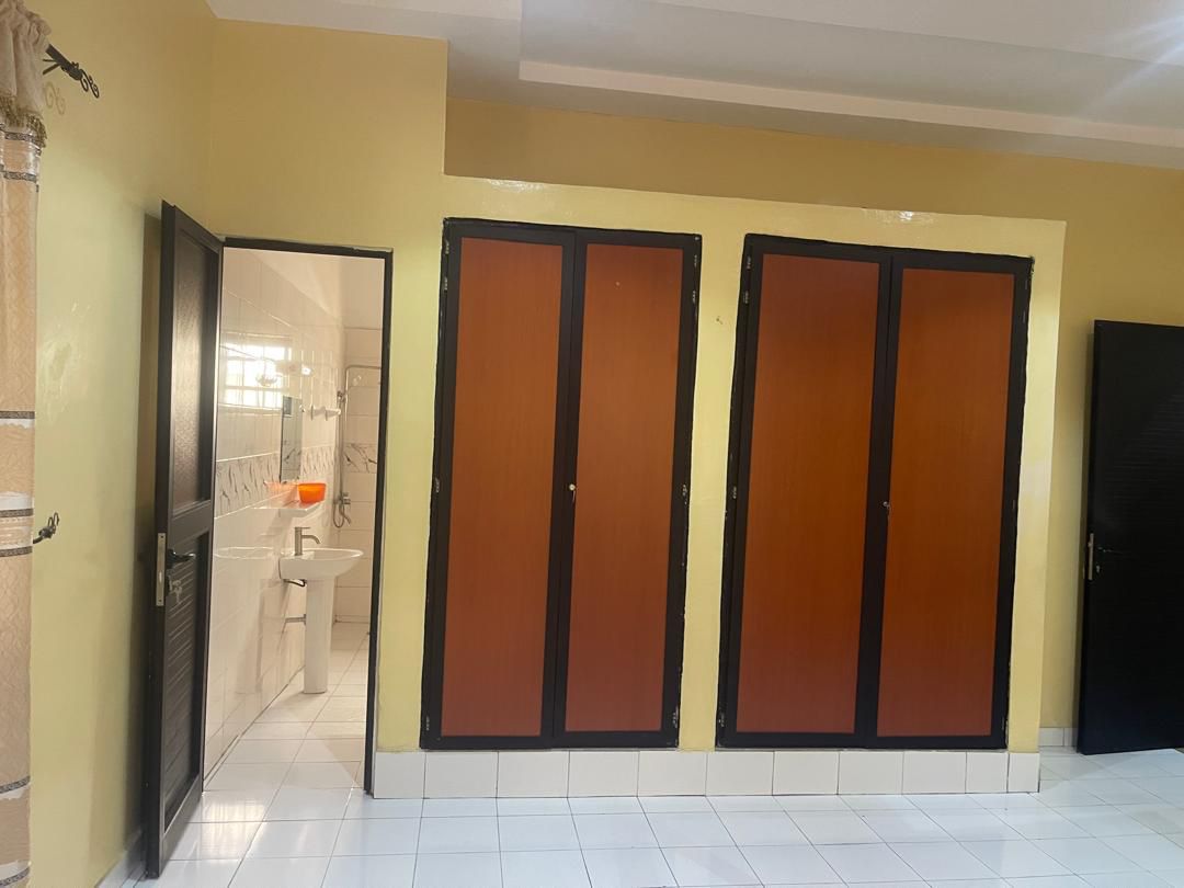 Entrée personnelle meublée à Cotonou Akpakpa Quartier Jack