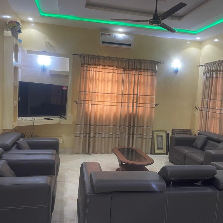 Entrée personnelle meublée à Cotonou Akpakpa Quartier Jack