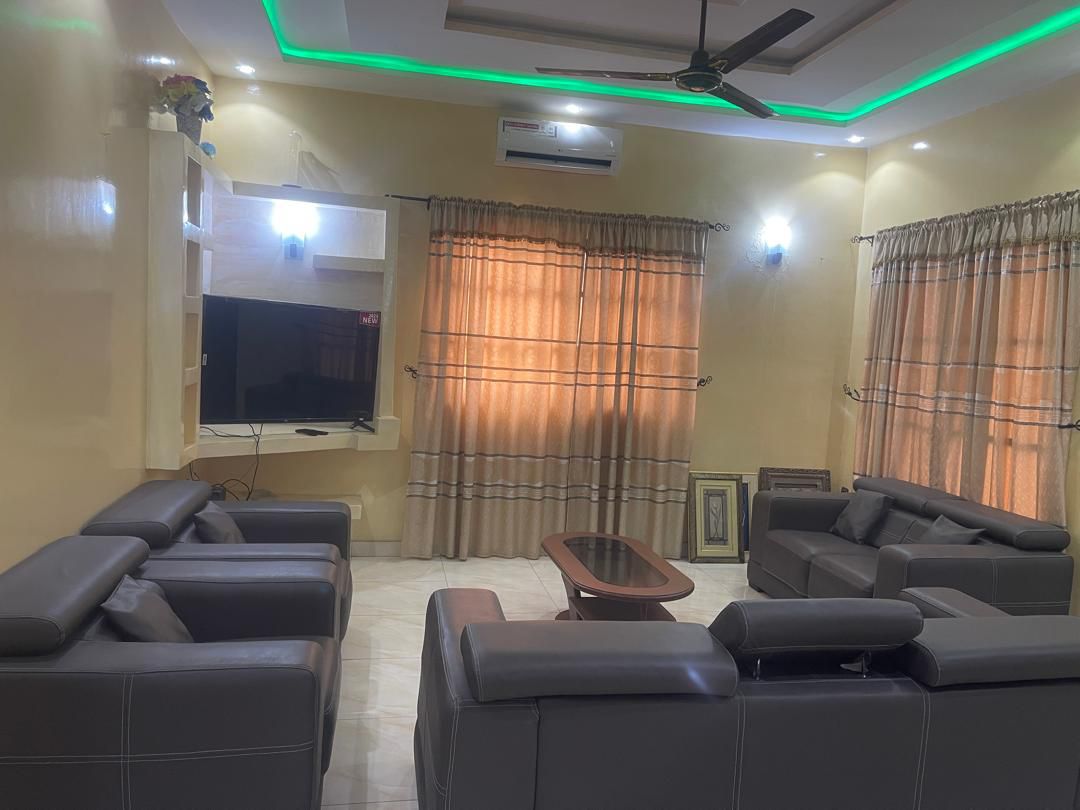 Entrée personnelle meublée à Cotonou Akpakpa Quartier Jack