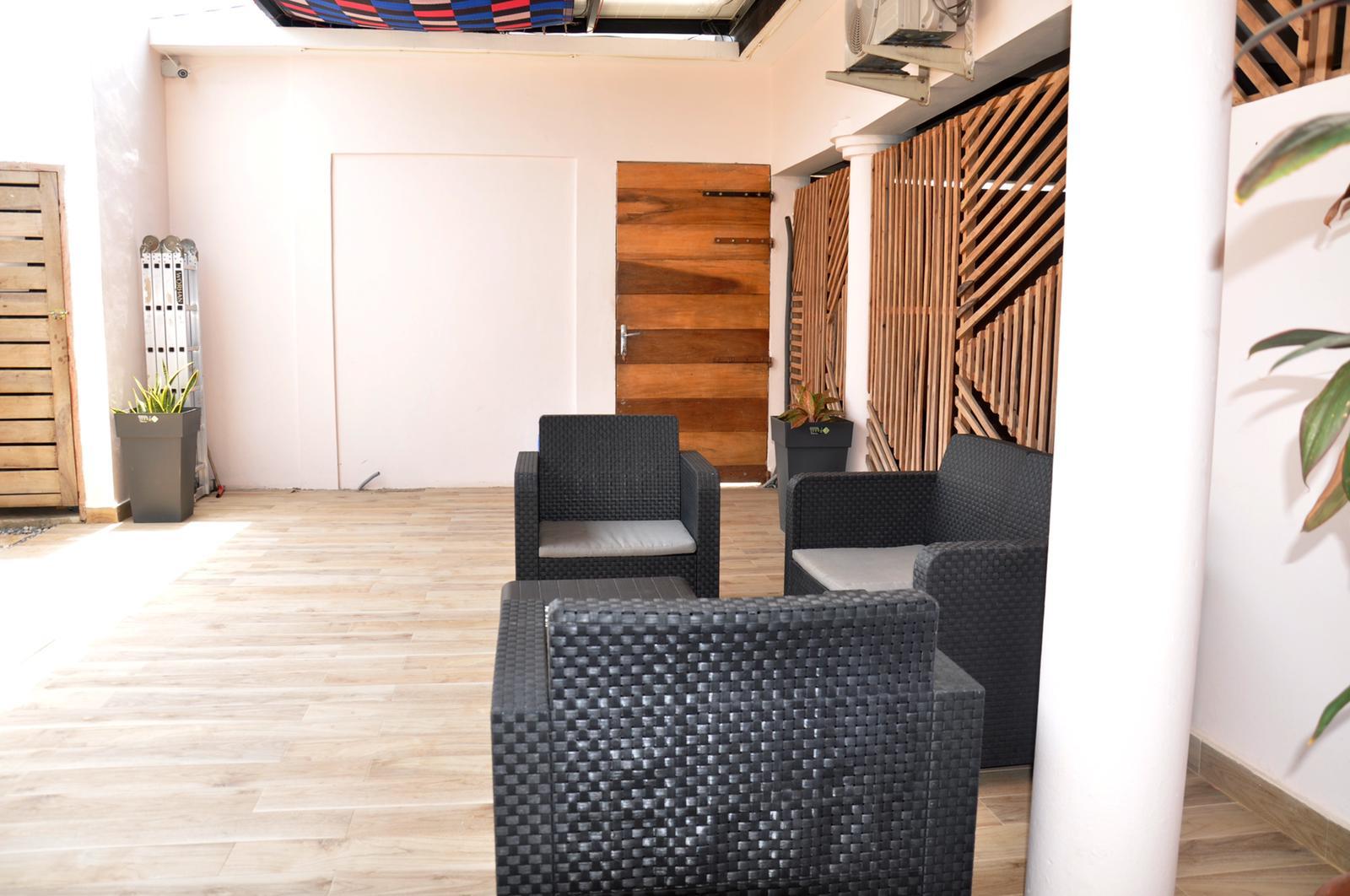 Entrée personnelle meublée à louer à Fidjrossè