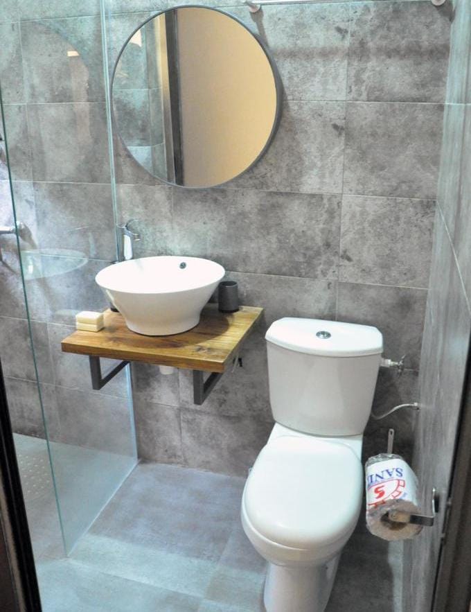 Entrée personnelle meublée à louer à Fidjrossè