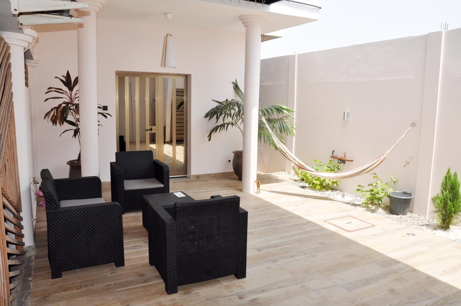 Entrée personnelle meublée à louer à Fidjrossè