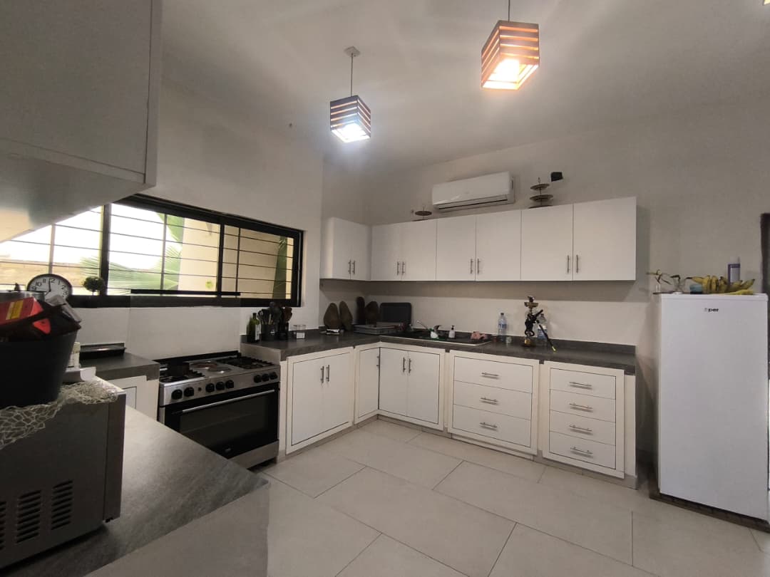 Grande Villa haut standing meublée ou non meublée à louer à Cotonou quartier Jak PLM