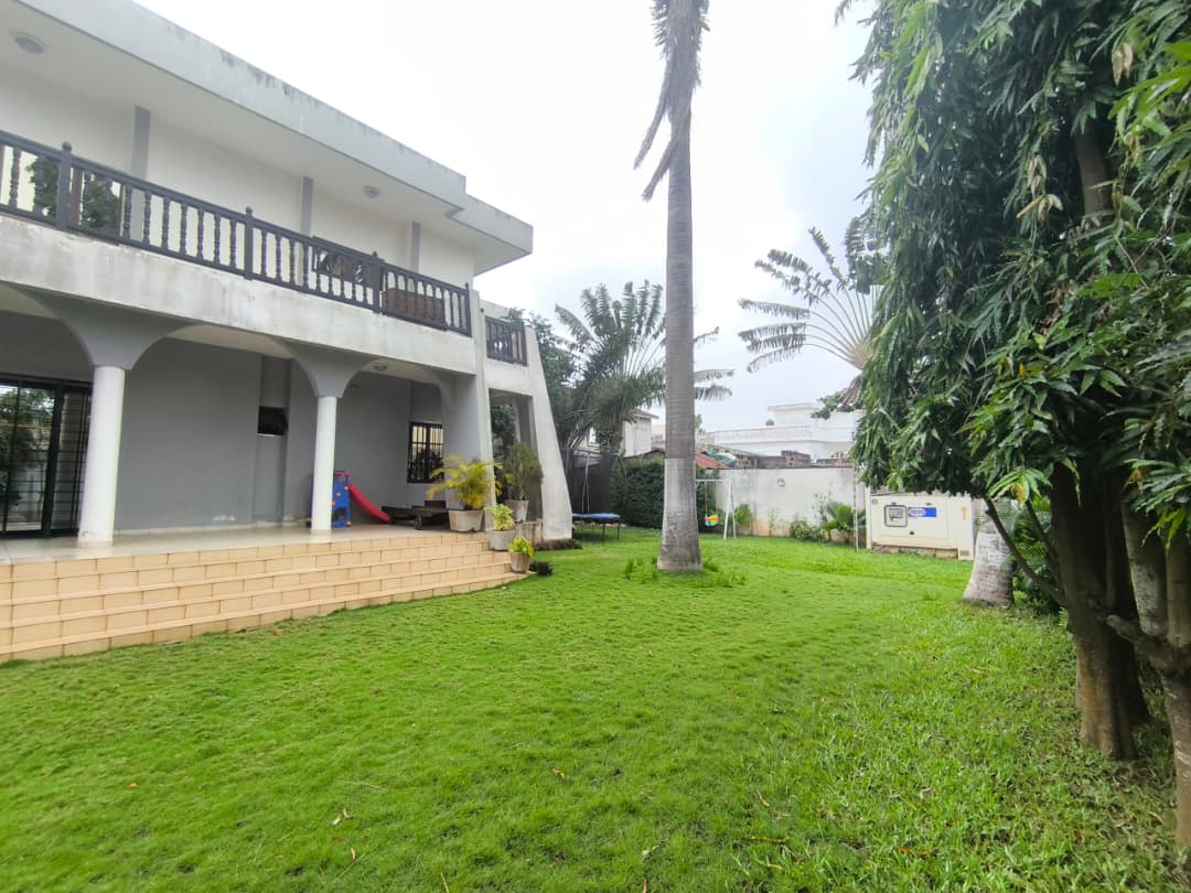 Grande Villa haut standing meublée ou non meublée à louer à Cotonou quartier Jak PLM
