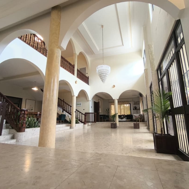 Grande Villa haut standing meublée ou non meublée à louer à Cotonou quartier Jak PLM