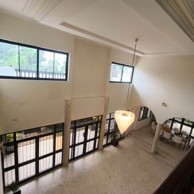 Grande Villa haut standing meublée ou non meublée à louer à Cotonou quartier Jak PLM