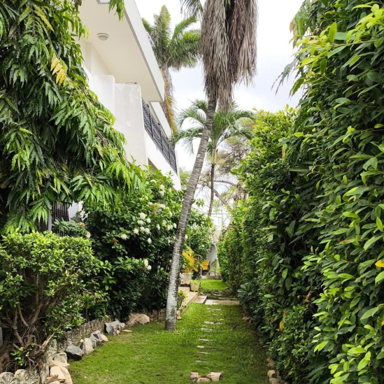 Grande Villa haut standing meublée ou non meublée à louer à Cotonou quartier Jak PLM