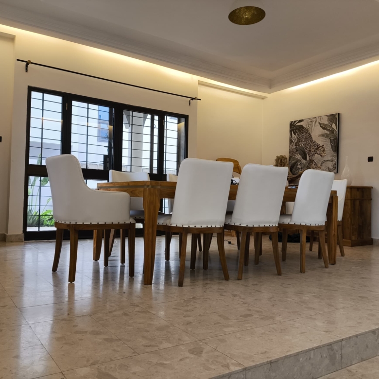 Grande Villa haut standing meublée ou non meublée à louer à Cotonou quartier Jak PLM