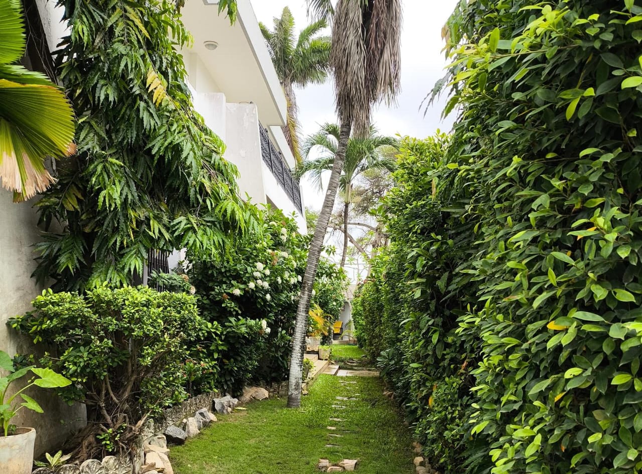 Grande Villa haut standing meublée ou non meublée à louer à Cotonou quartier Jak PLM