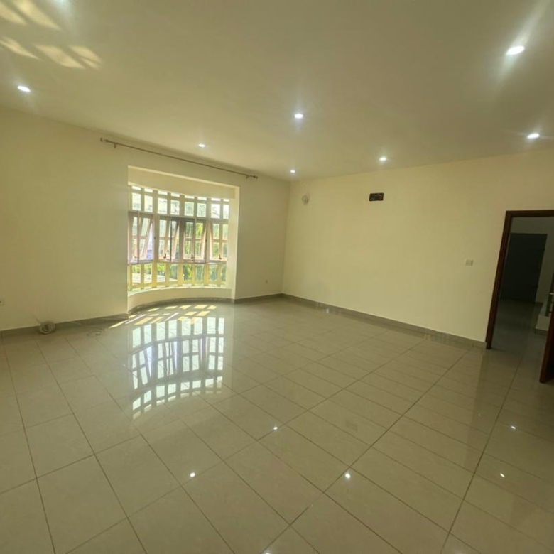 Villa Duplex avec Jardin et Pixine à louer à Cotonou Haie-Vive